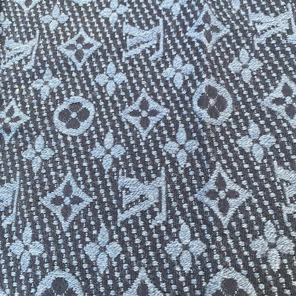 Louis Vuitton Blue Scarf Made in Italy 100% Wool - Picture 6 of 7